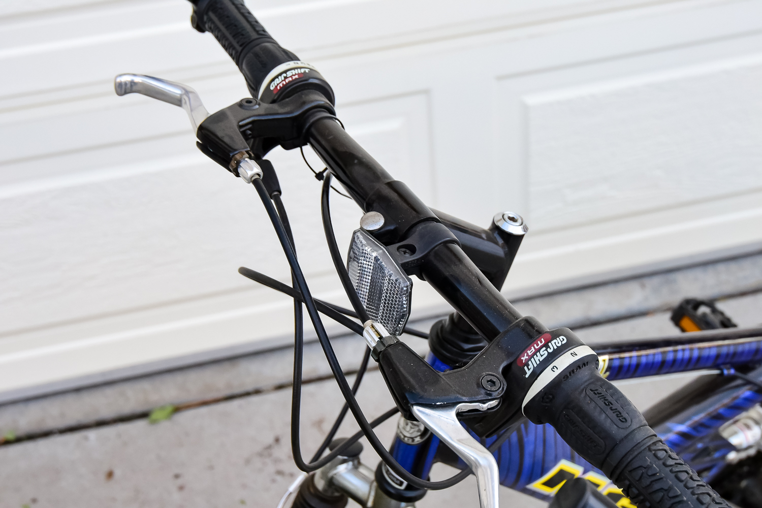 Mongoose MGX 21 Speed Mountain Bike