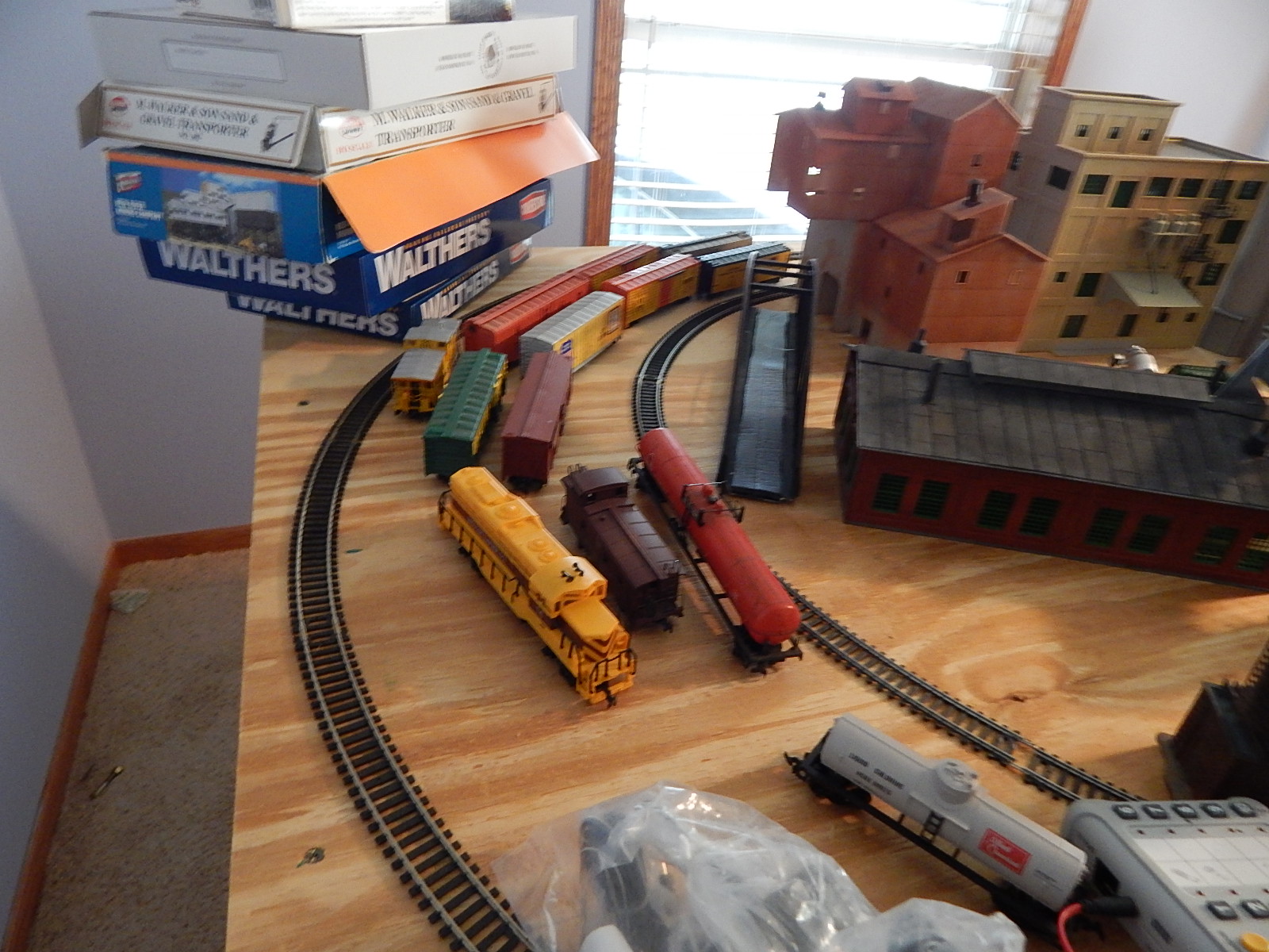 Table Top HO Model Train Display and Table