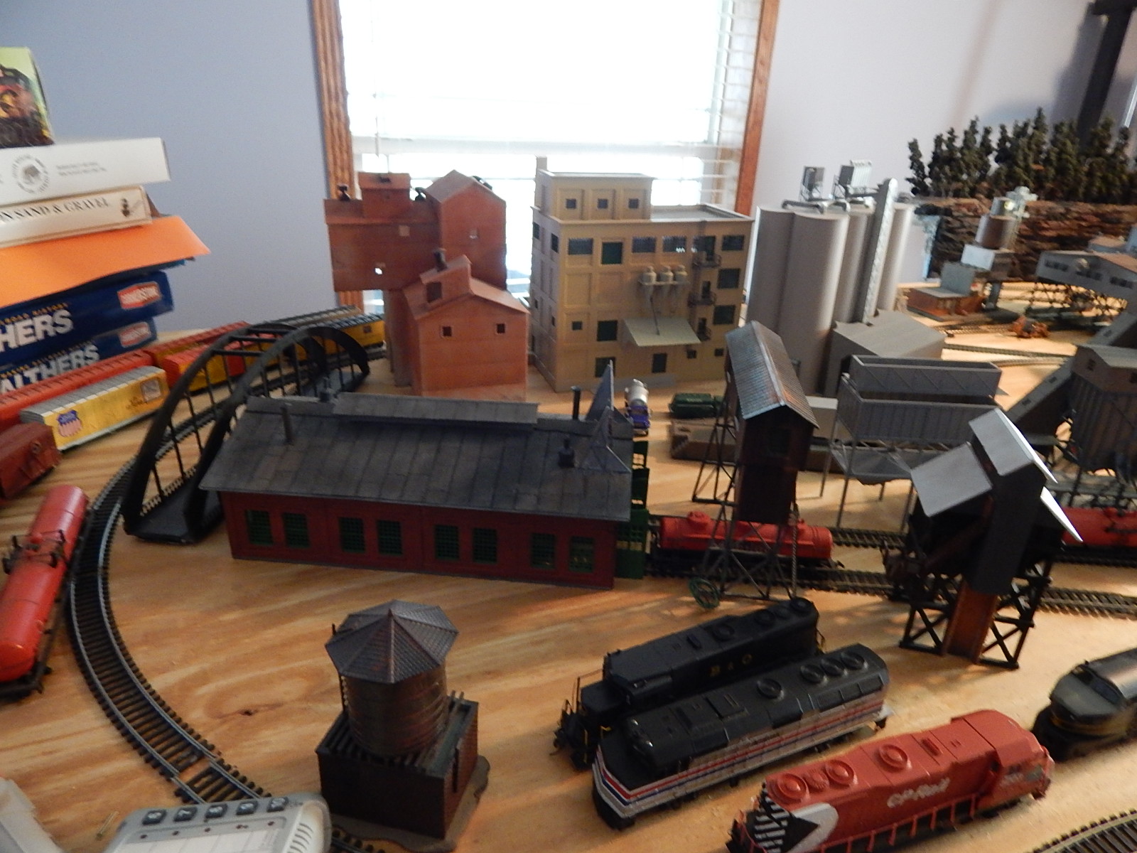 Table Top HO Model Train Display and Table