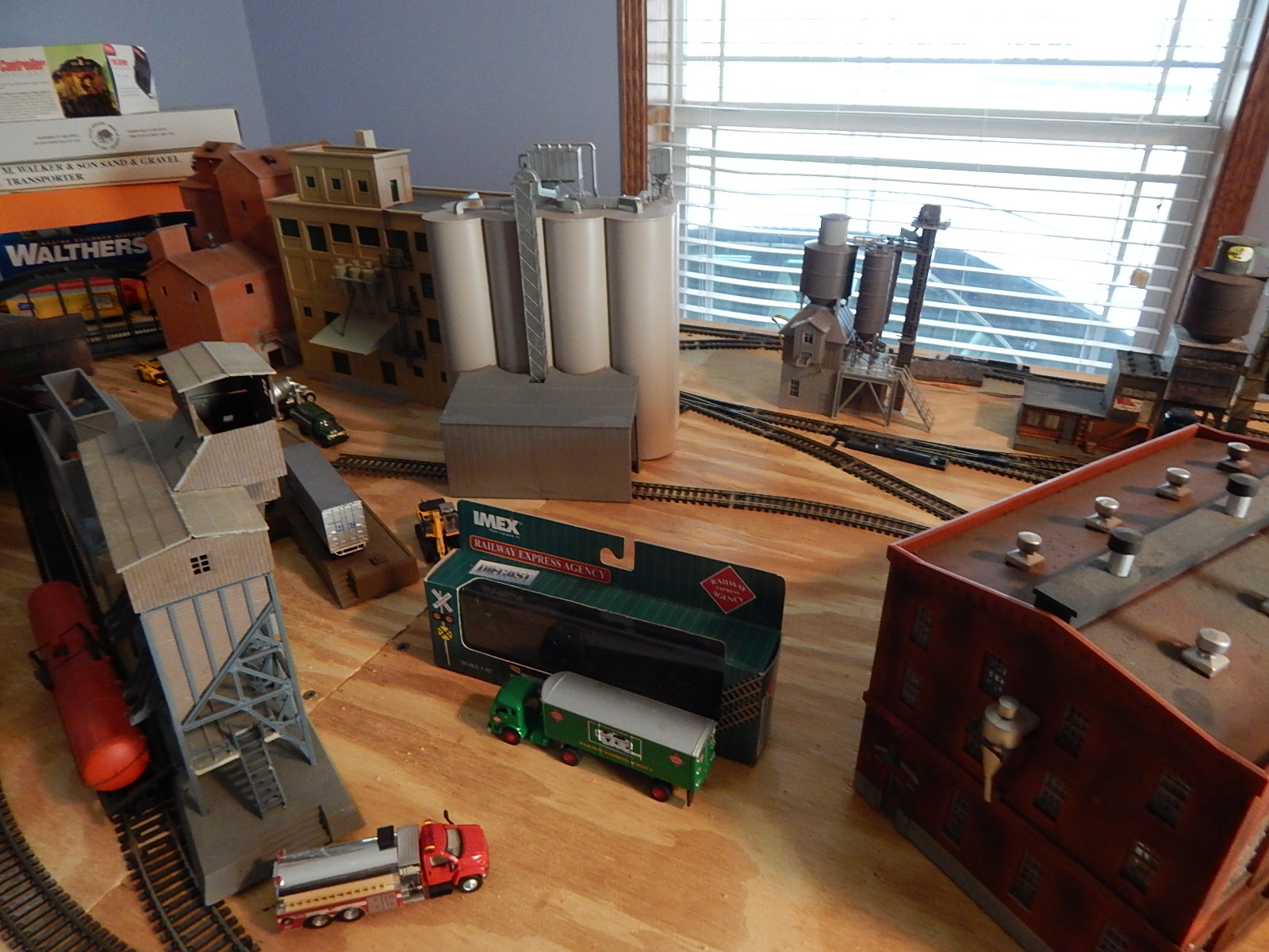 Table Top HO Model Train Display and Table