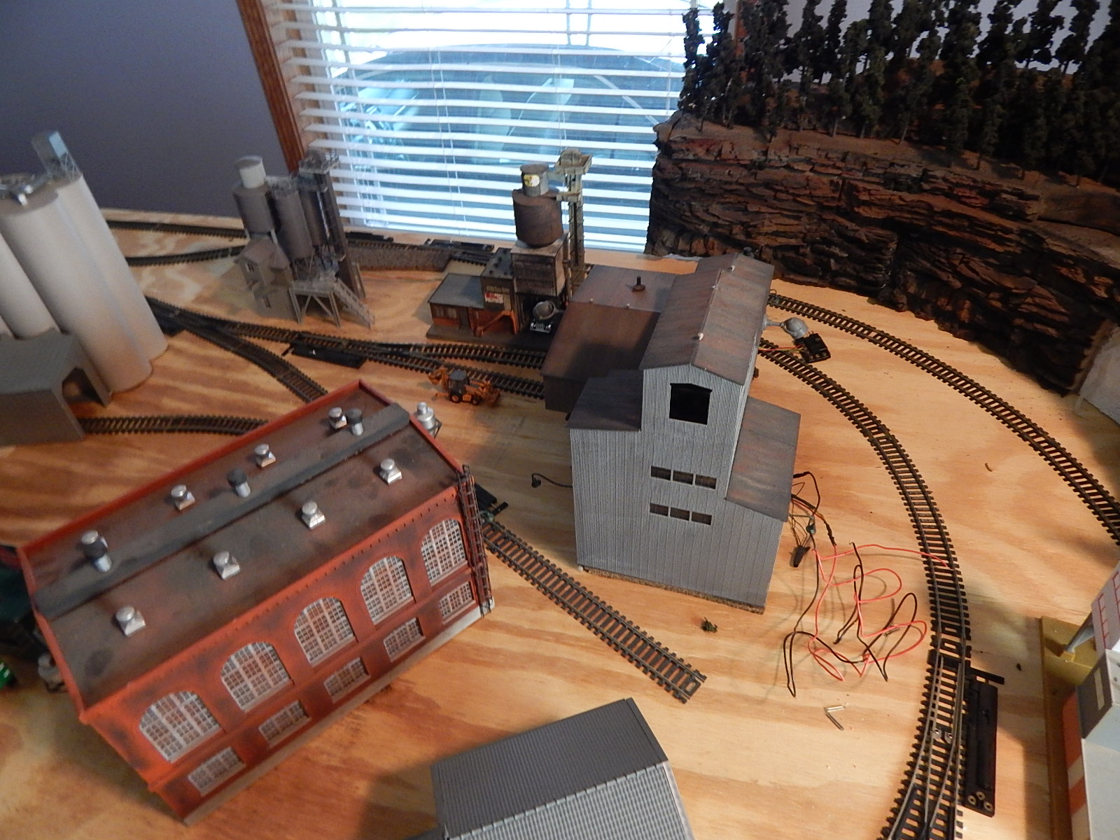 Table Top HO Model Train Display and Table