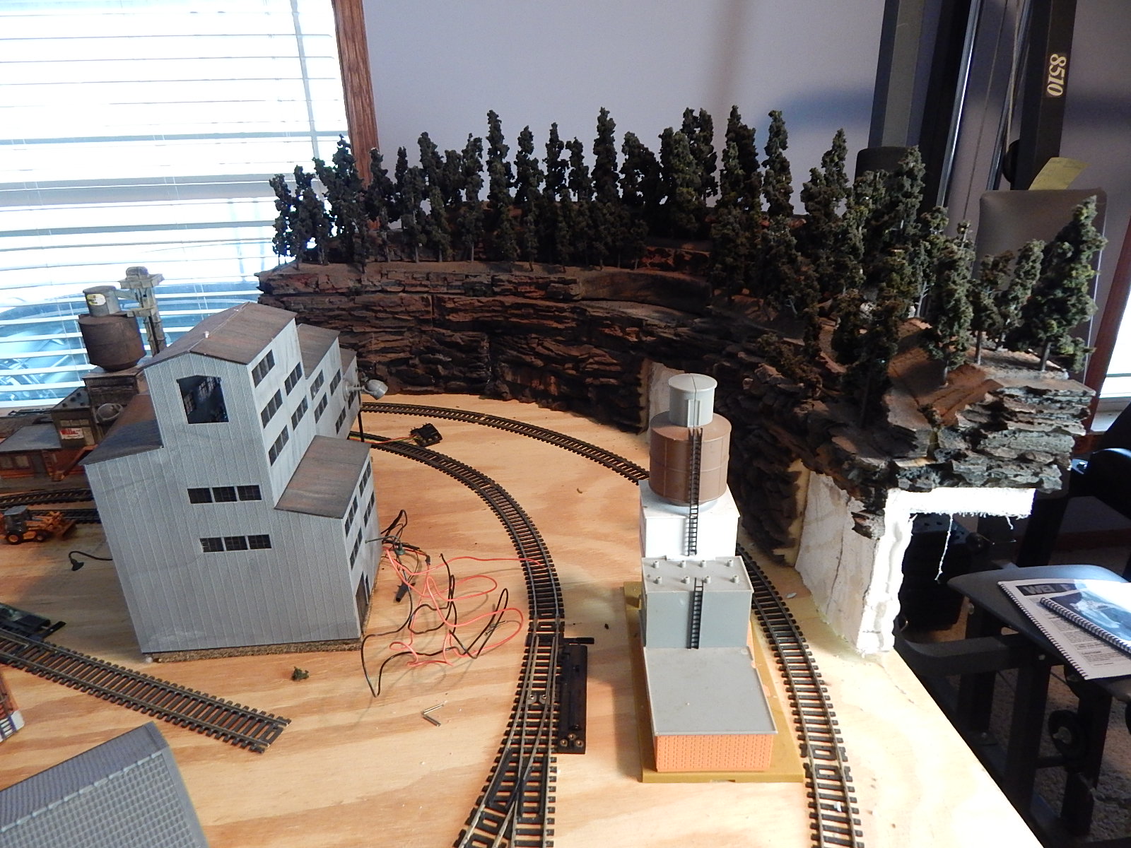 Table Top HO Model Train Display and Table