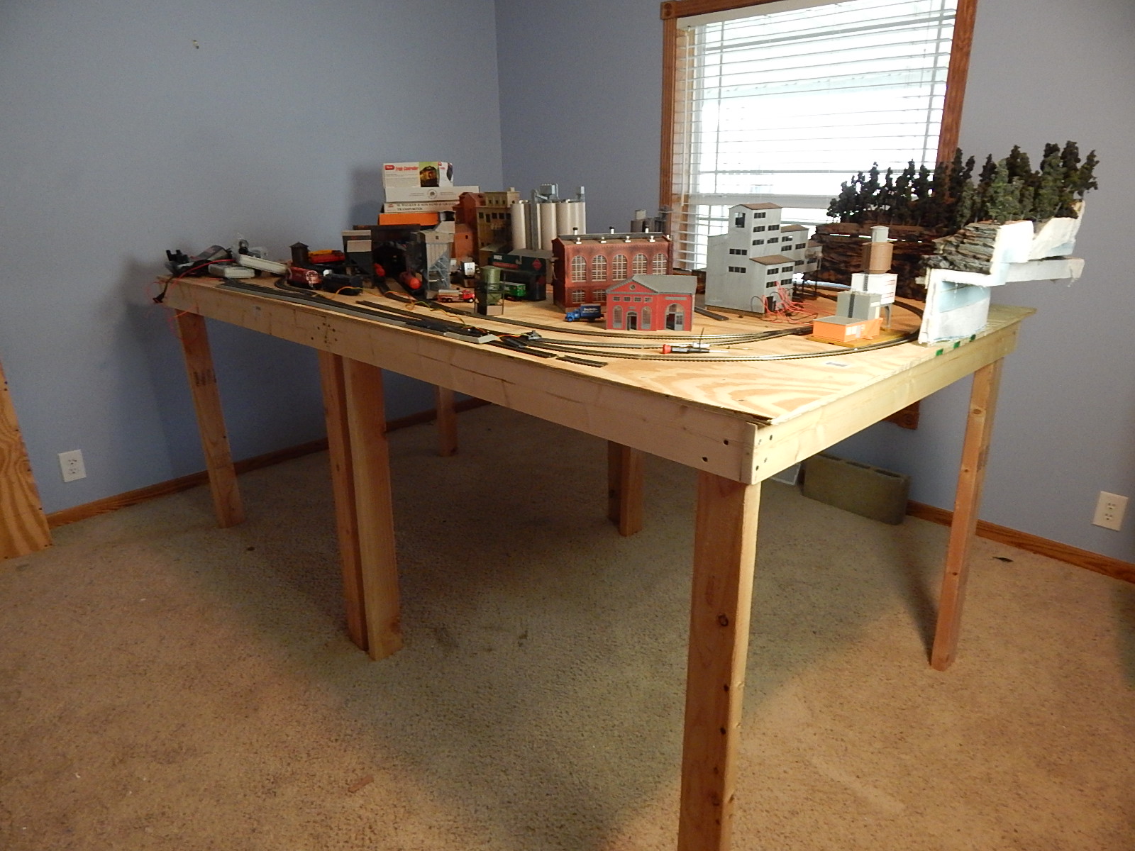 Table Top HO Model Train Display and Table