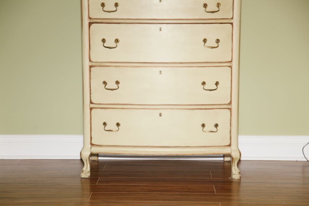 Distressed Finish Chest with Mirror