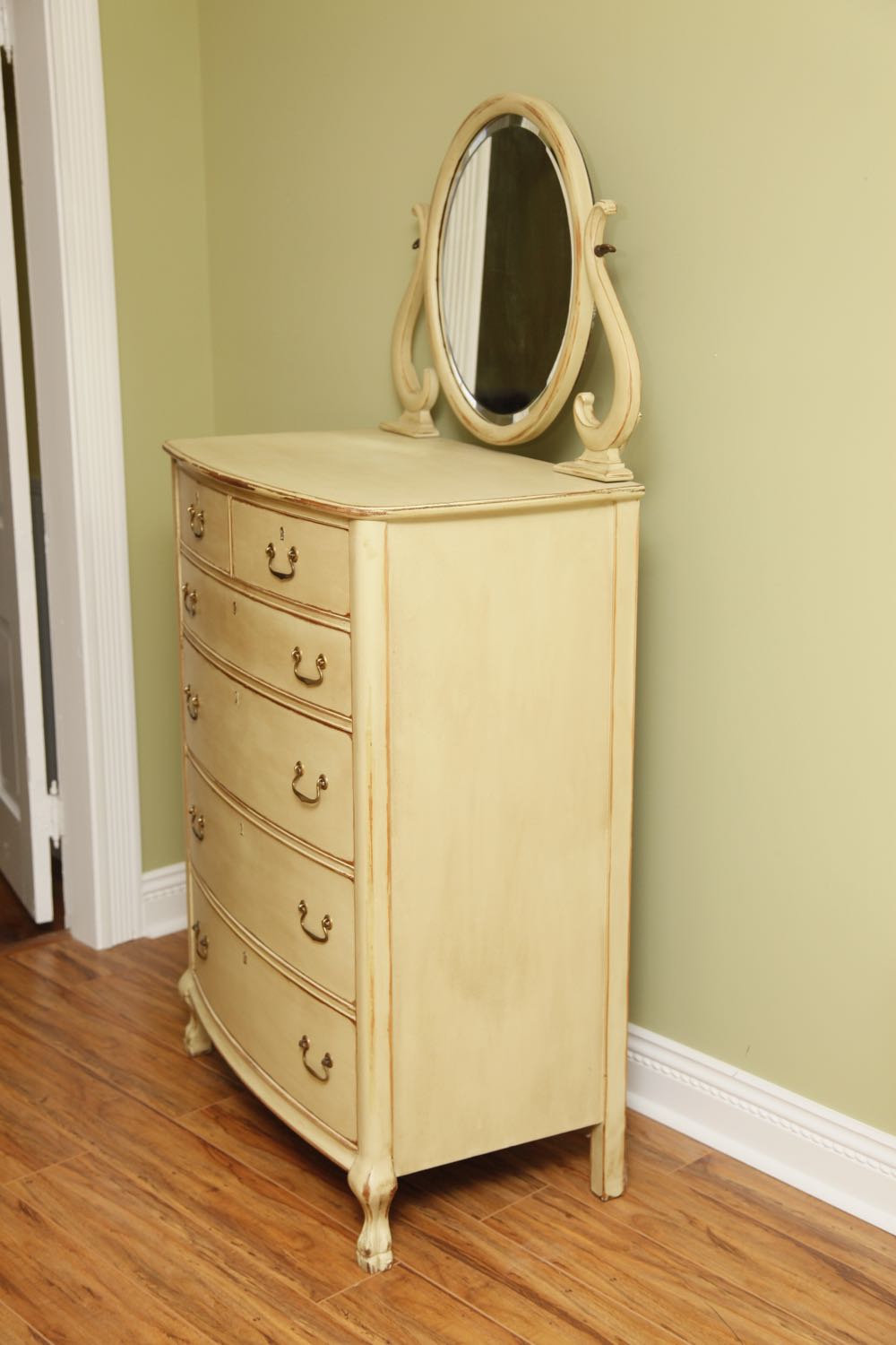 Distressed Finish Chest with Mirror
