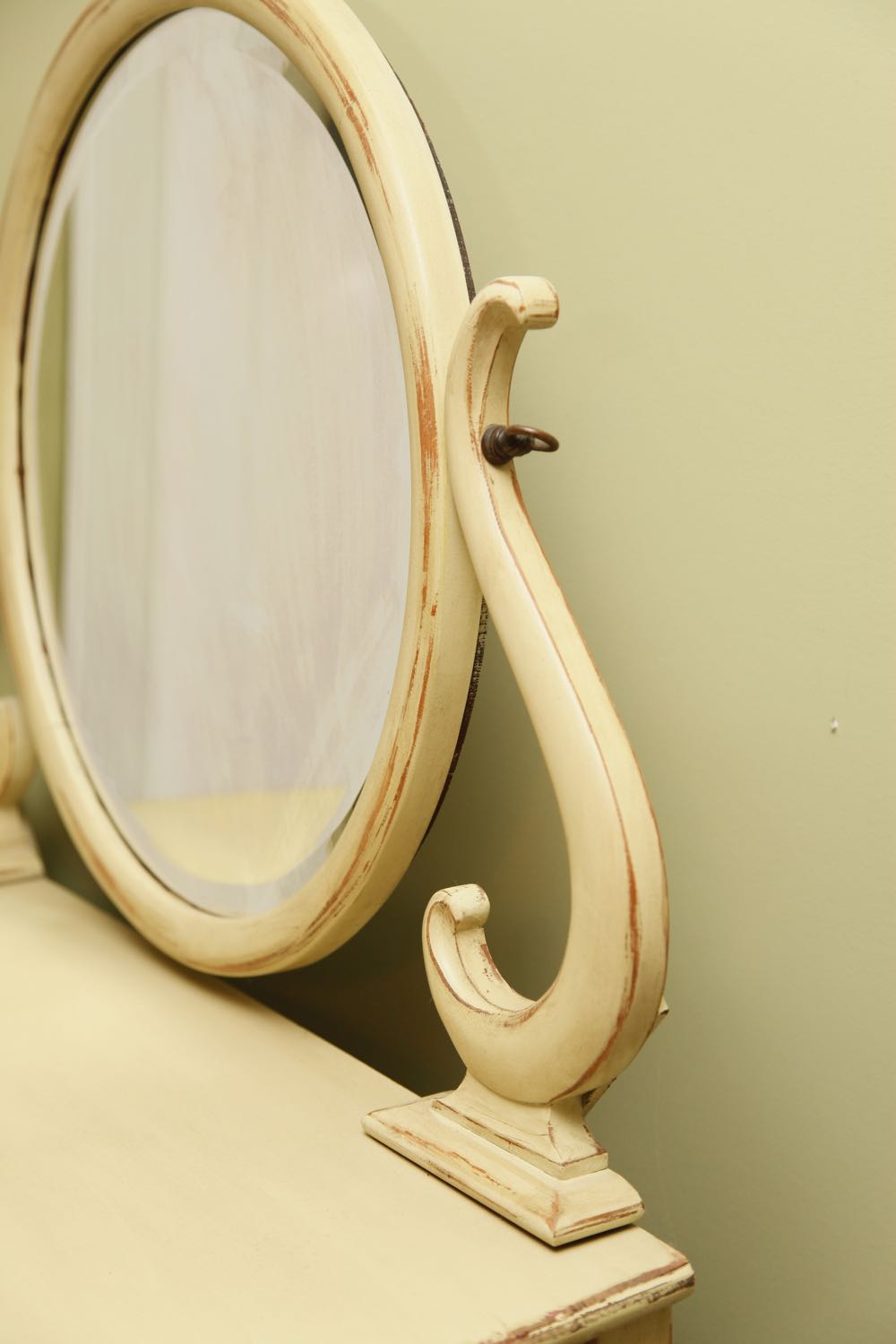 Distressed Finish Chest with Mirror