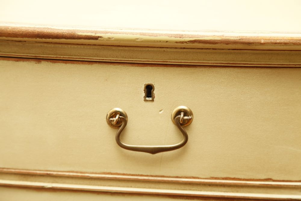 Distressed Finish Chest with Mirror