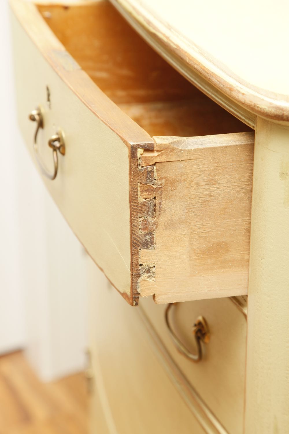 Distressed Finish Chest with Mirror