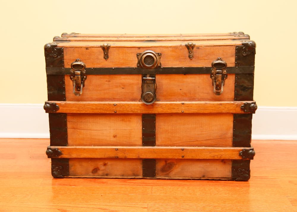 Pine and Oak Flat Top Trunk