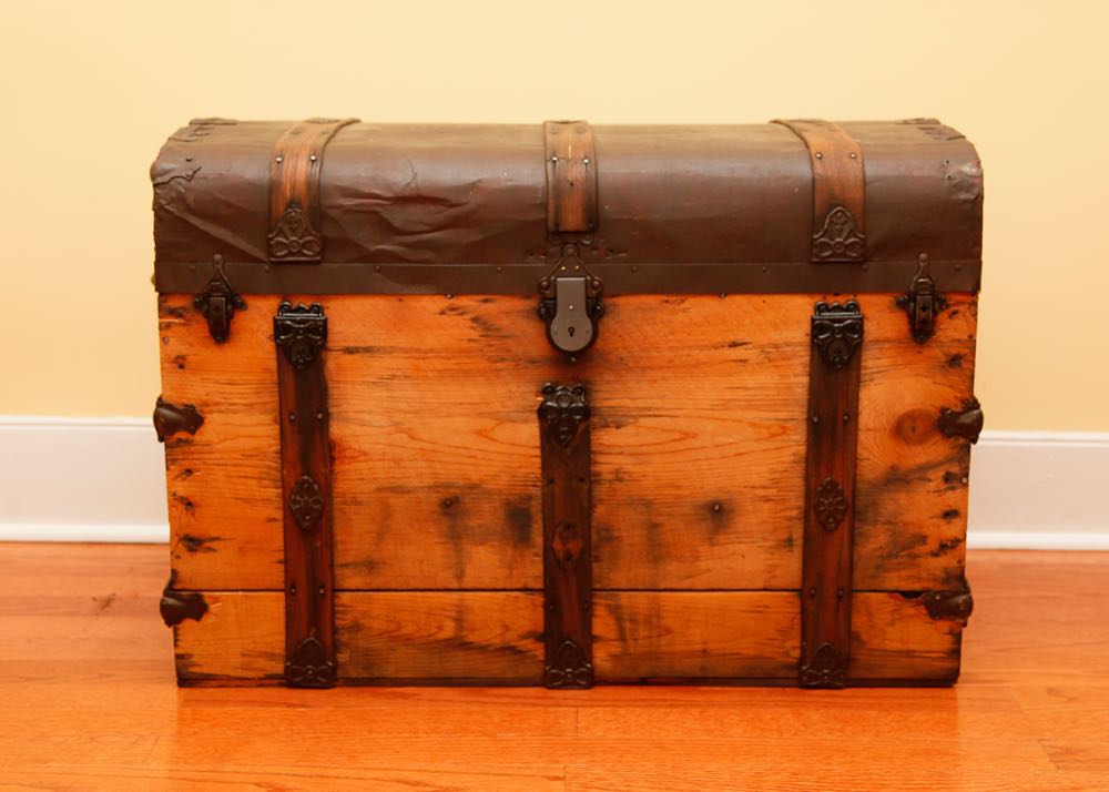 Rustic Waterfall Top Trunk