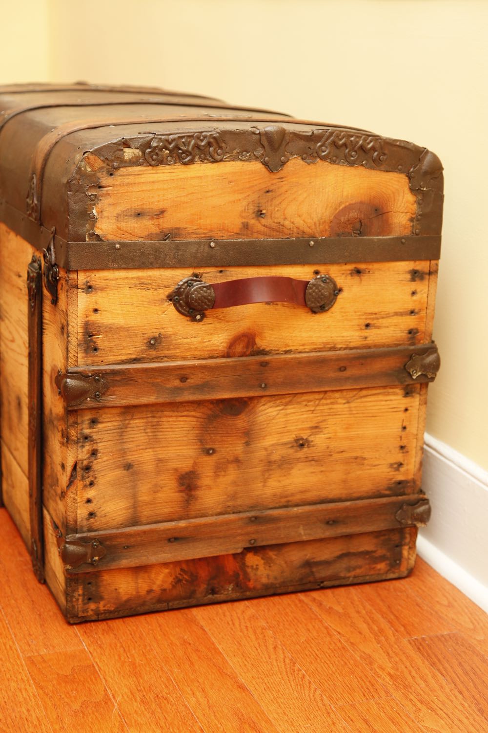 Rustic Waterfall Top Trunk