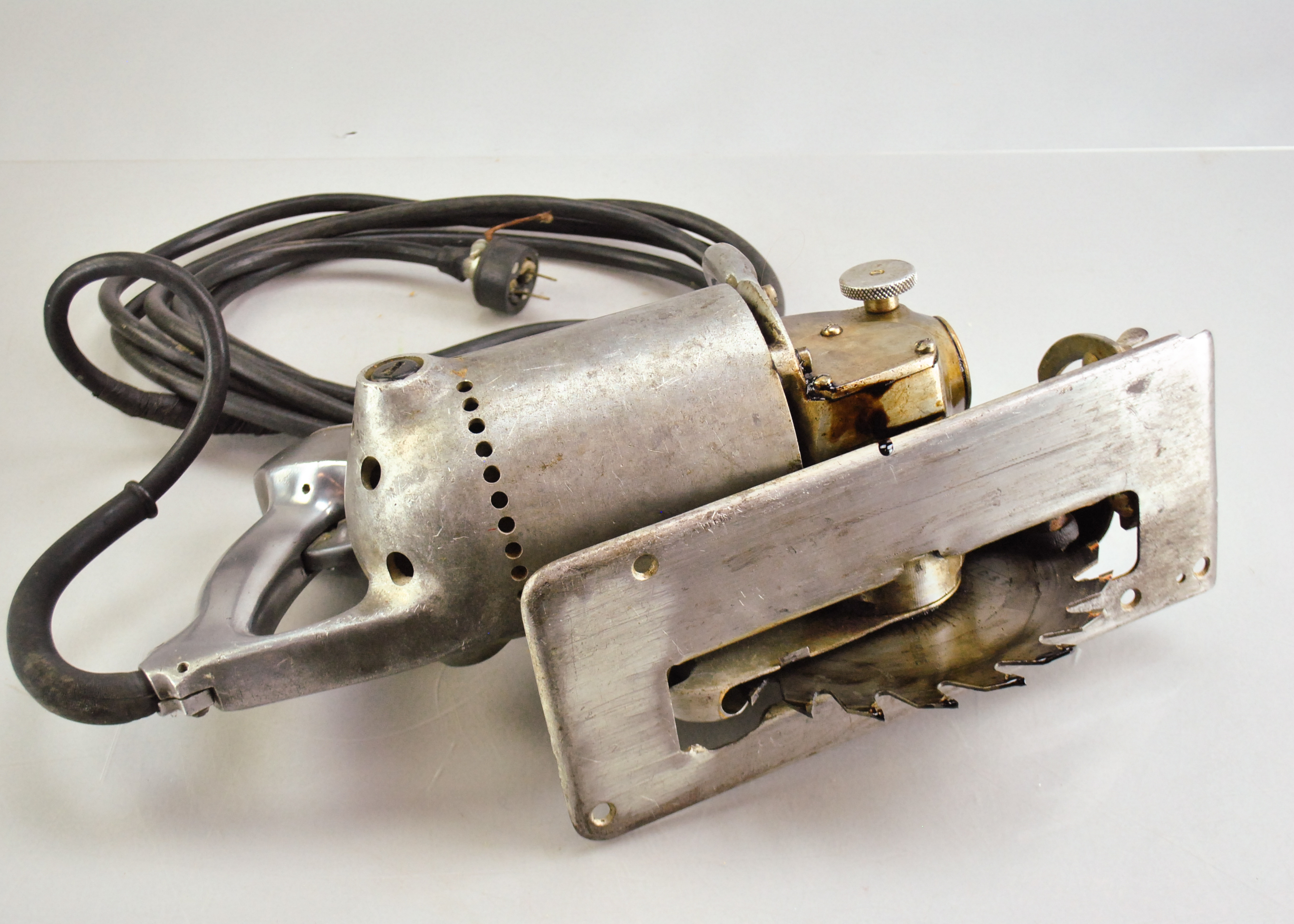 Vintage Black & Decker Electric Circular Saw With Carrying Case