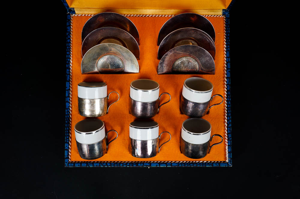 Vintage 18 Piece Tea Set with Carrying Case