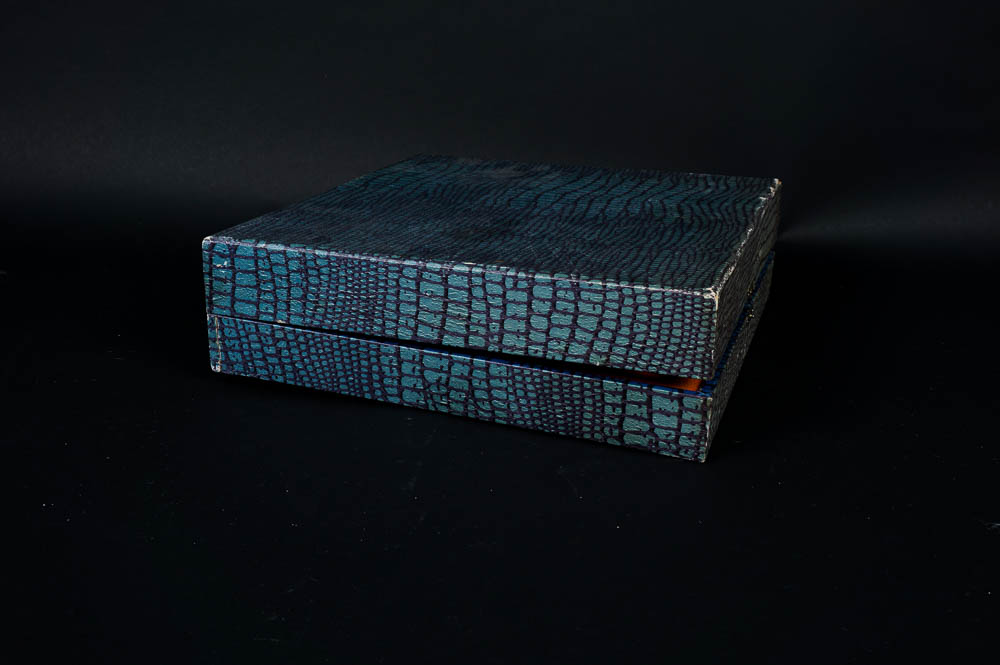 Vintage 18 Piece Tea Set with Carrying Case