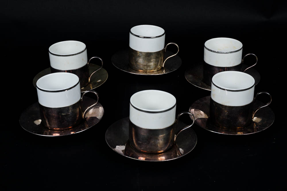 Vintage 18 Piece Tea Set with Carrying Case