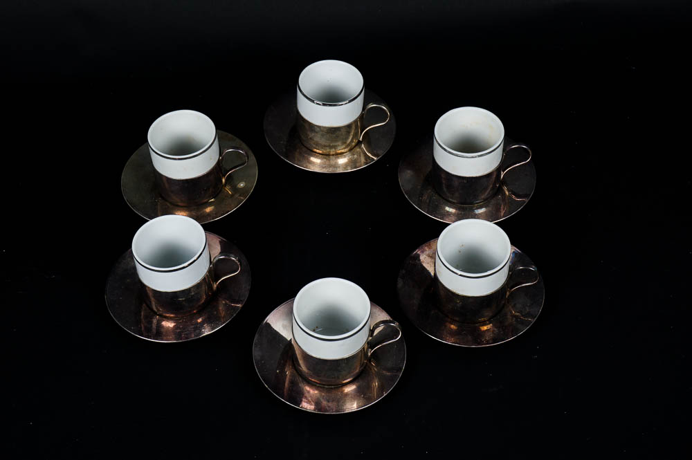 Vintage 18 Piece Tea Set with Carrying Case