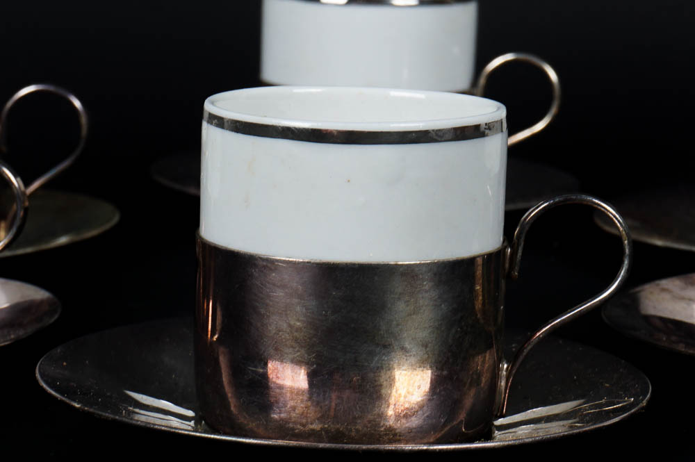 Vintage 18 Piece Tea Set with Carrying Case