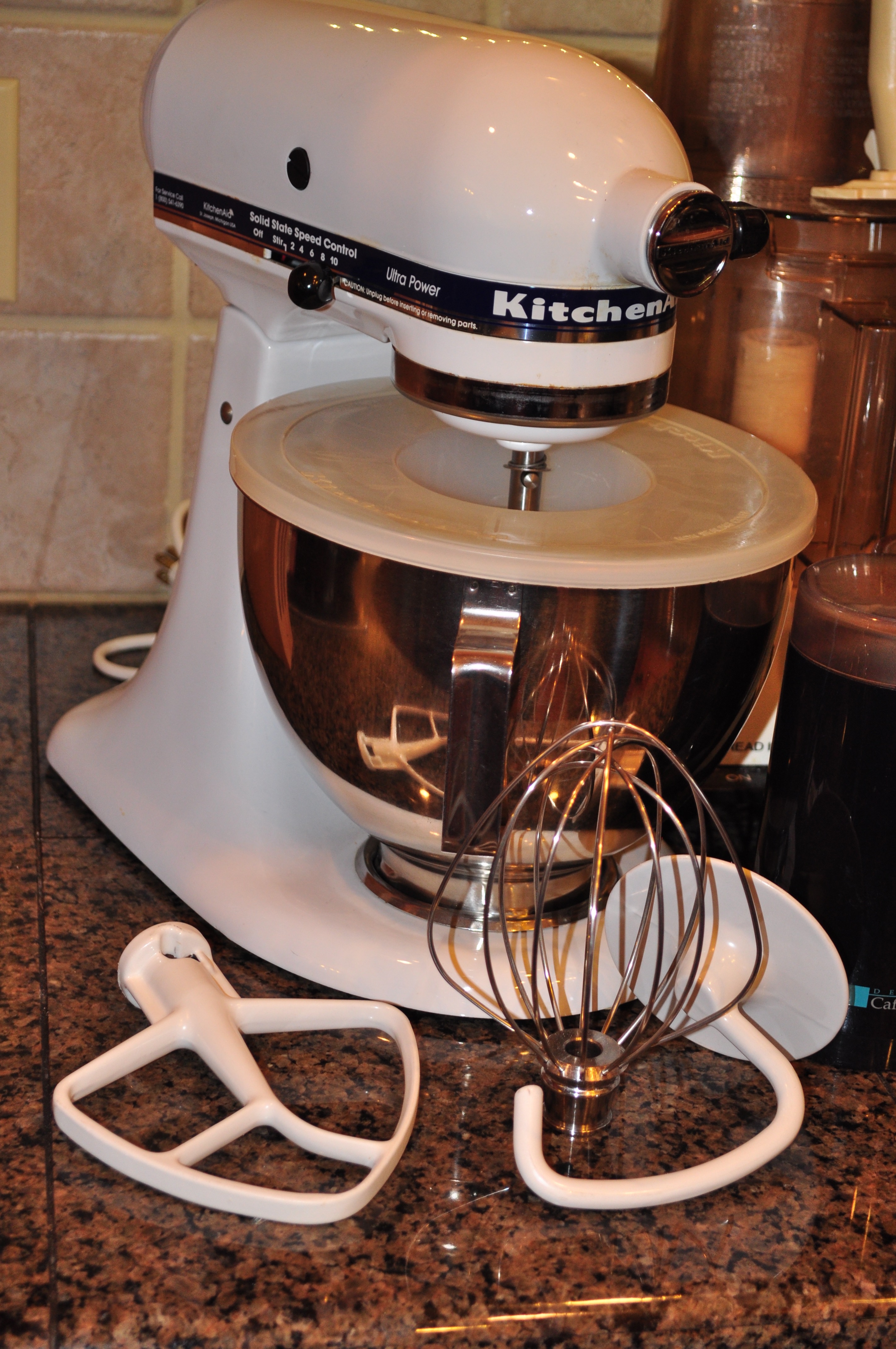 Large Collection of Kitchen Appliances