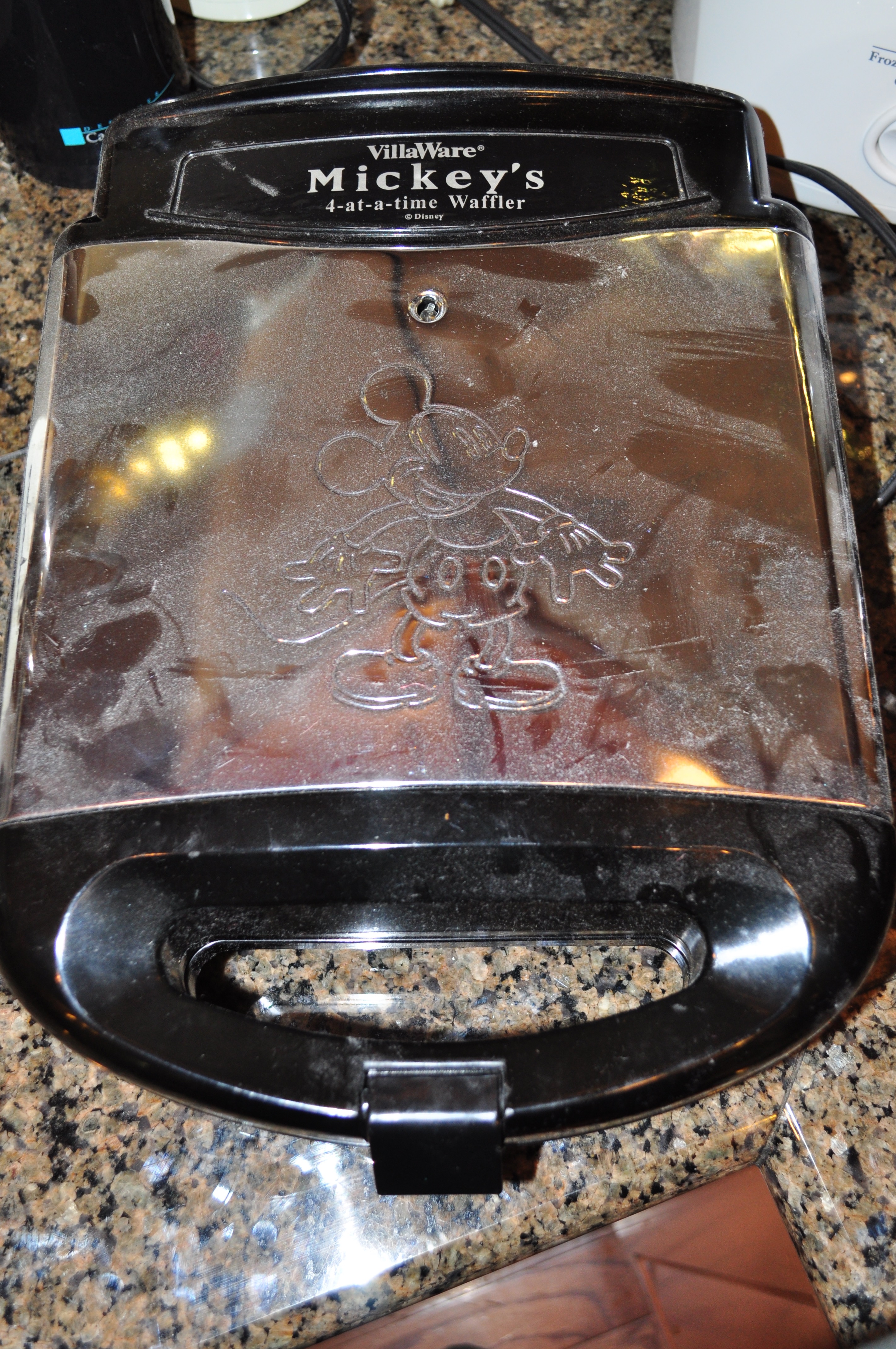 Large Collection of Kitchen Appliances