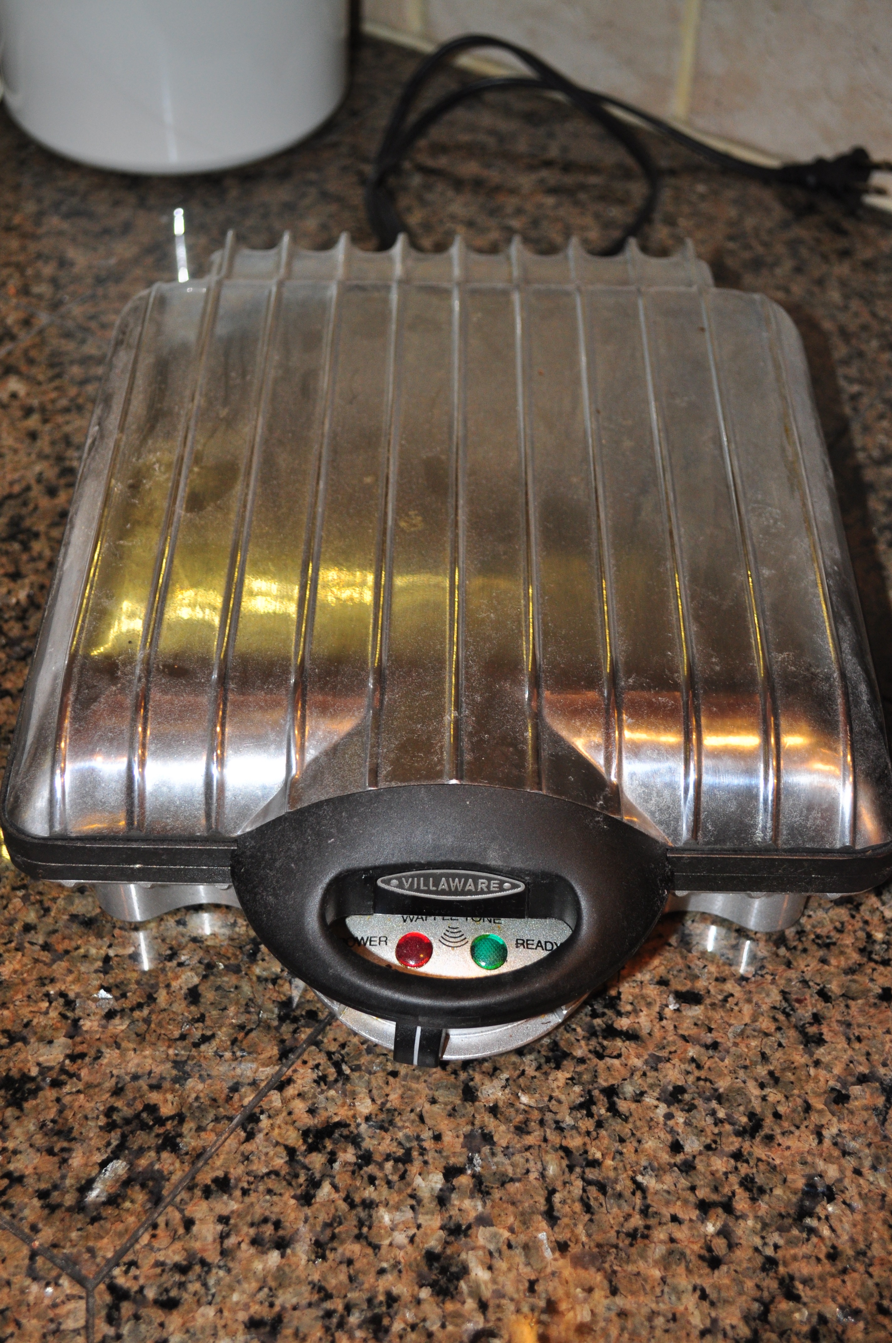 Large Collection of Kitchen Appliances