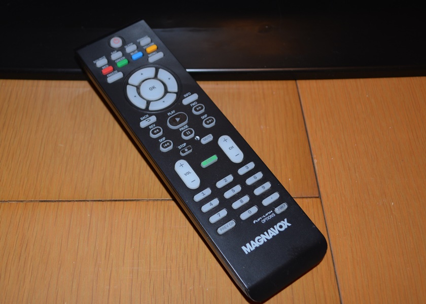 Magnavox Flat Screen LCD Television #26MF301B/F7 With Remote