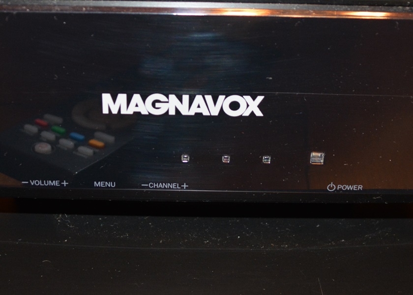 Magnavox Flat Screen LCD Television #26MF301B/F7 With Remote