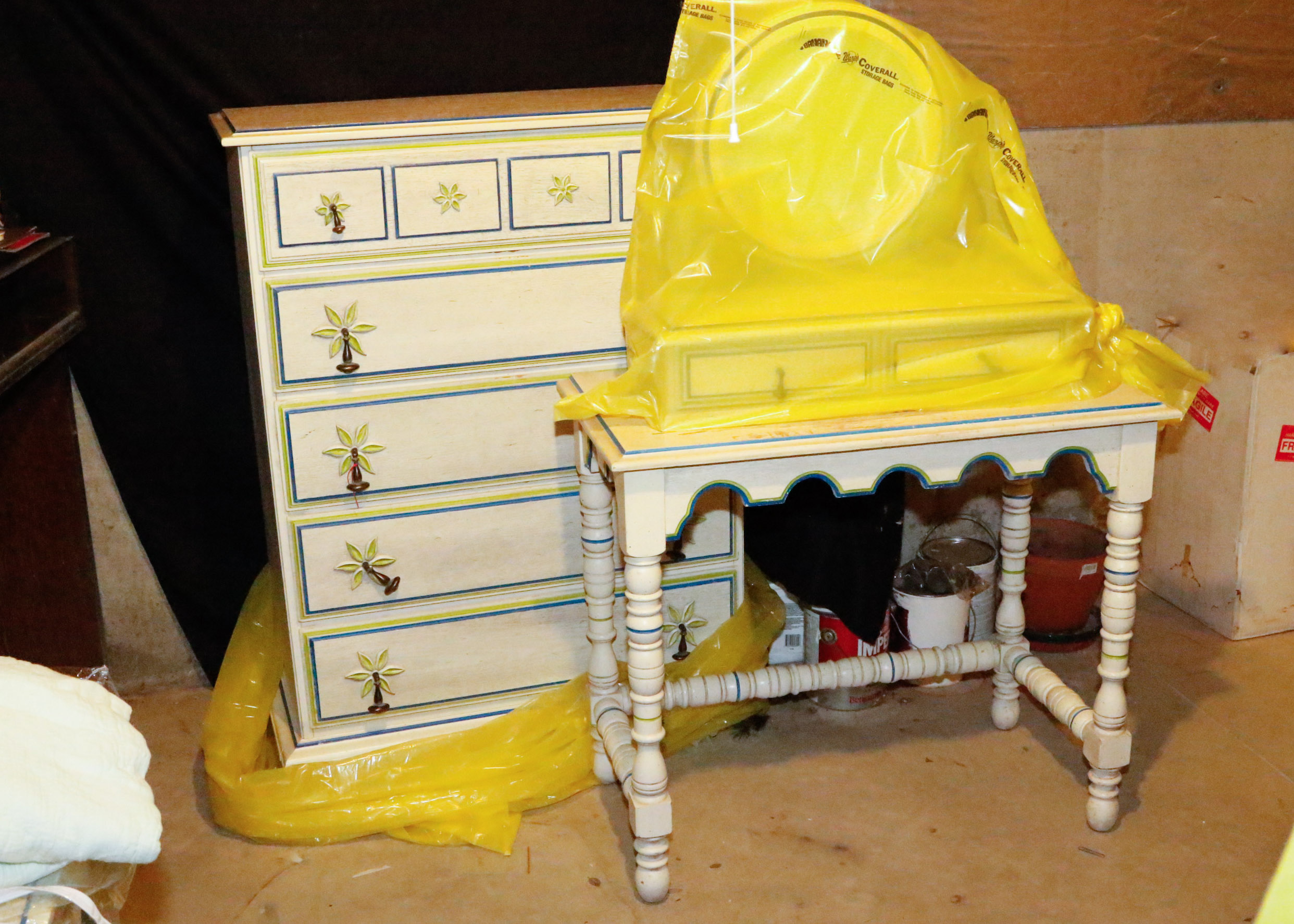 Vintage Stanley Dresser With Matching Vanity