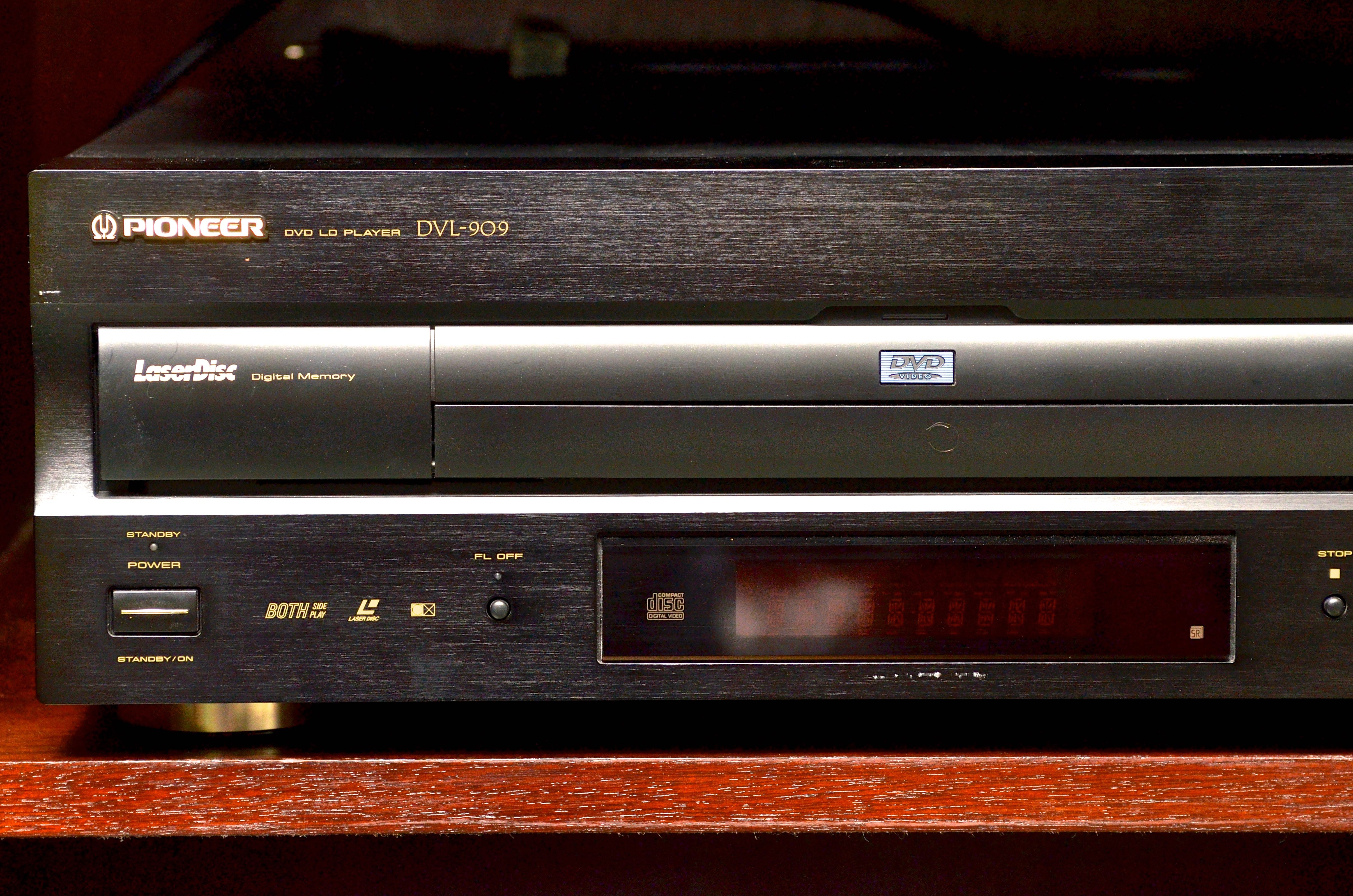 Pioneer DVL-909 DVD Player