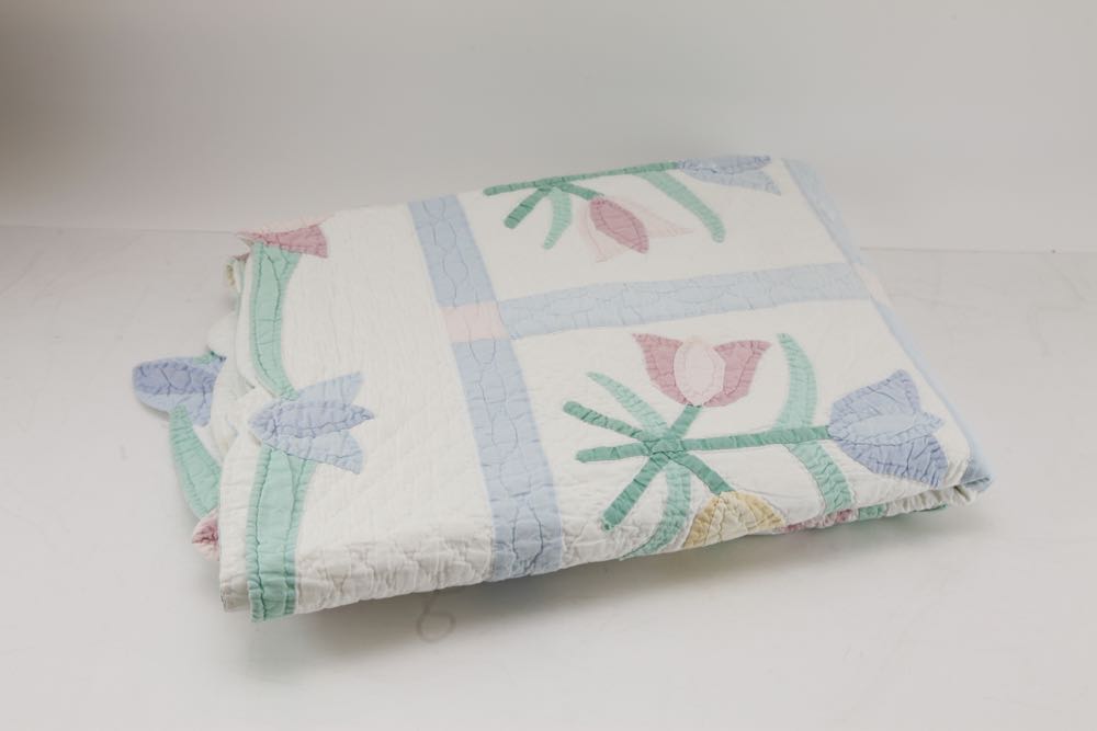 Vintage Flower Appliqued Quilts