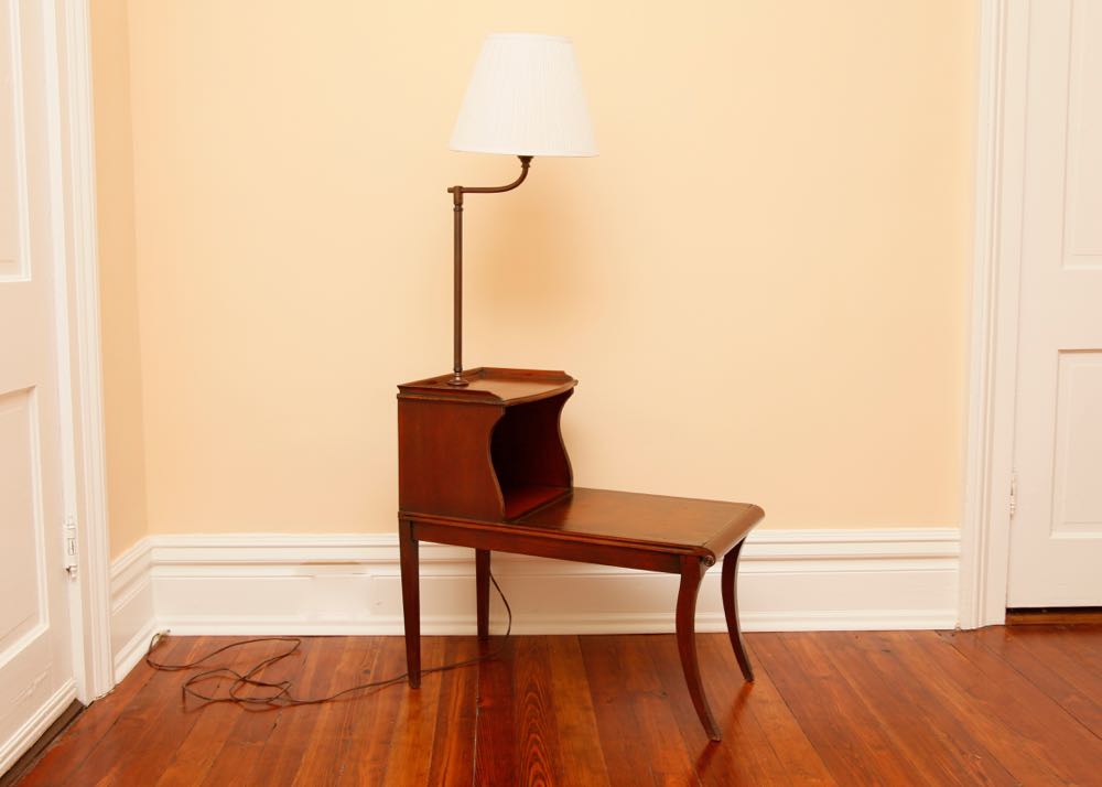 Vintage End Table with Lamp