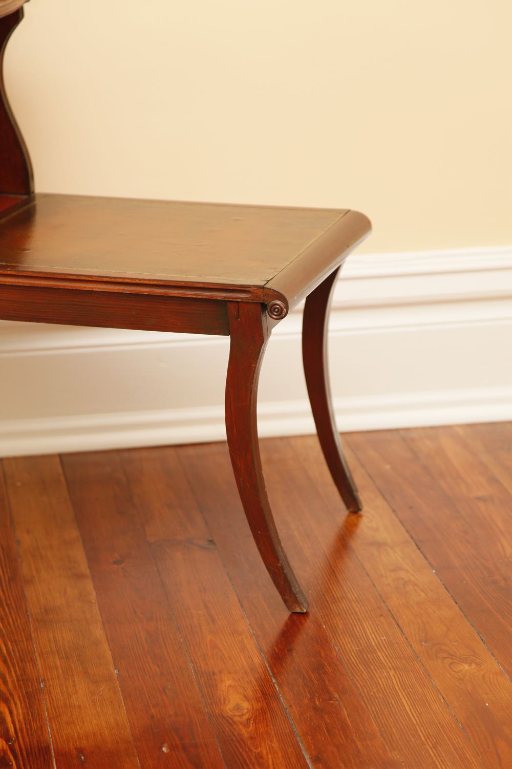 Vintage End Table with Lamp