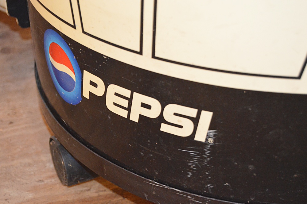 Retro 1990's  Pepsi Star Wars R2D2 Iceman Cooler