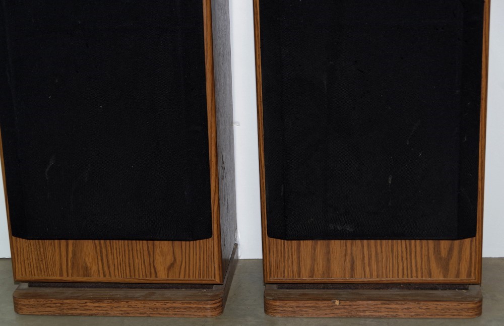 Pair of Sony Floor Speakers SS-U701AV