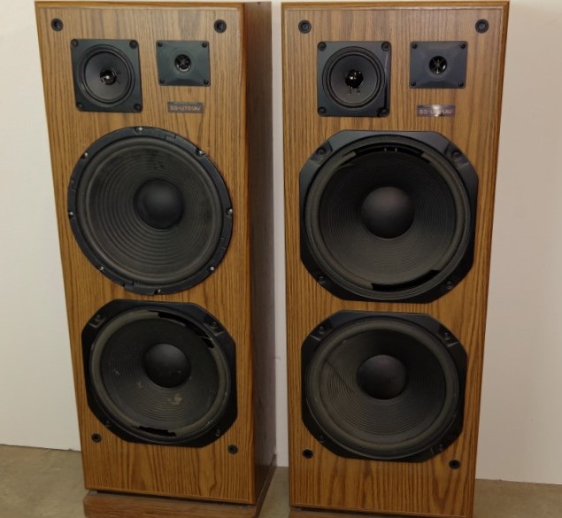 Pair of Sony Floor Speakers SS-U701AV