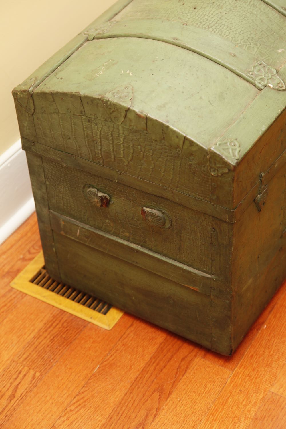 Green Camelback Trunk