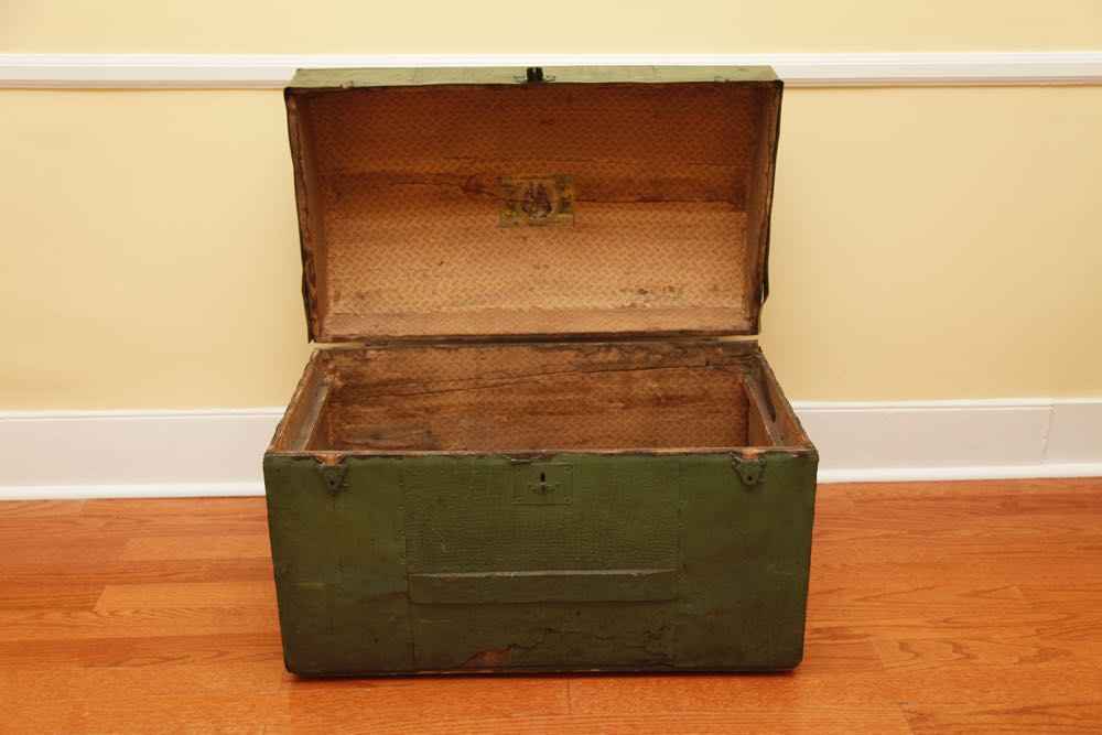 Green Camelback Trunk