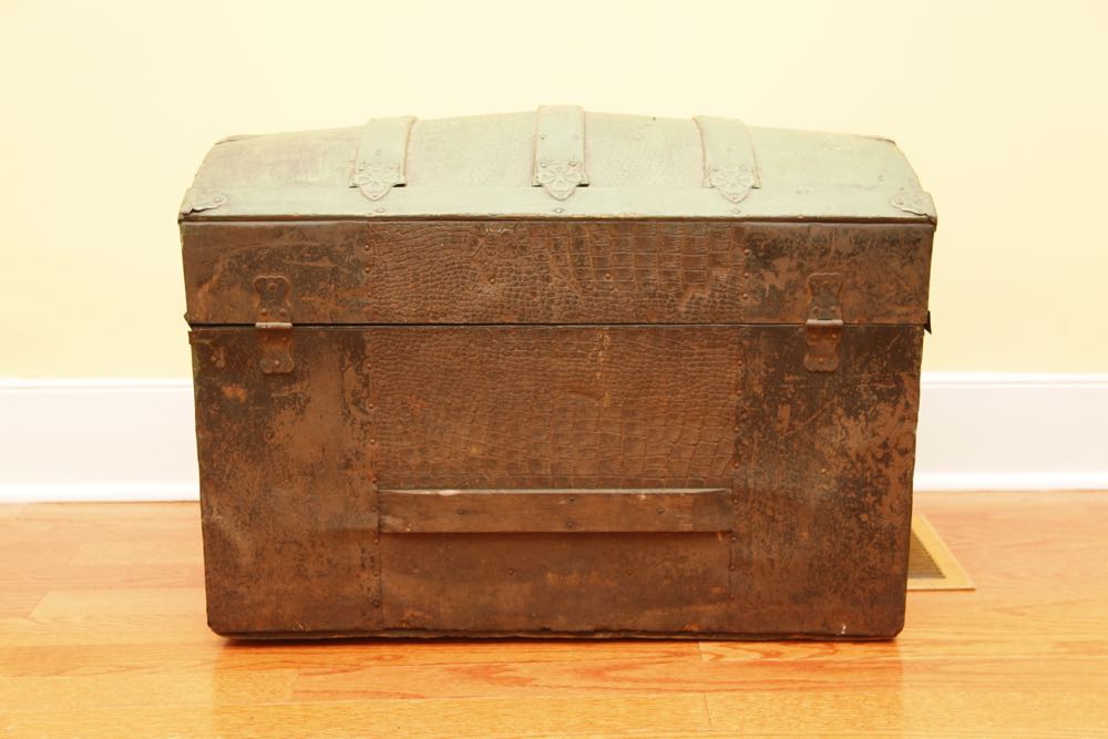 Green Camelback Trunk