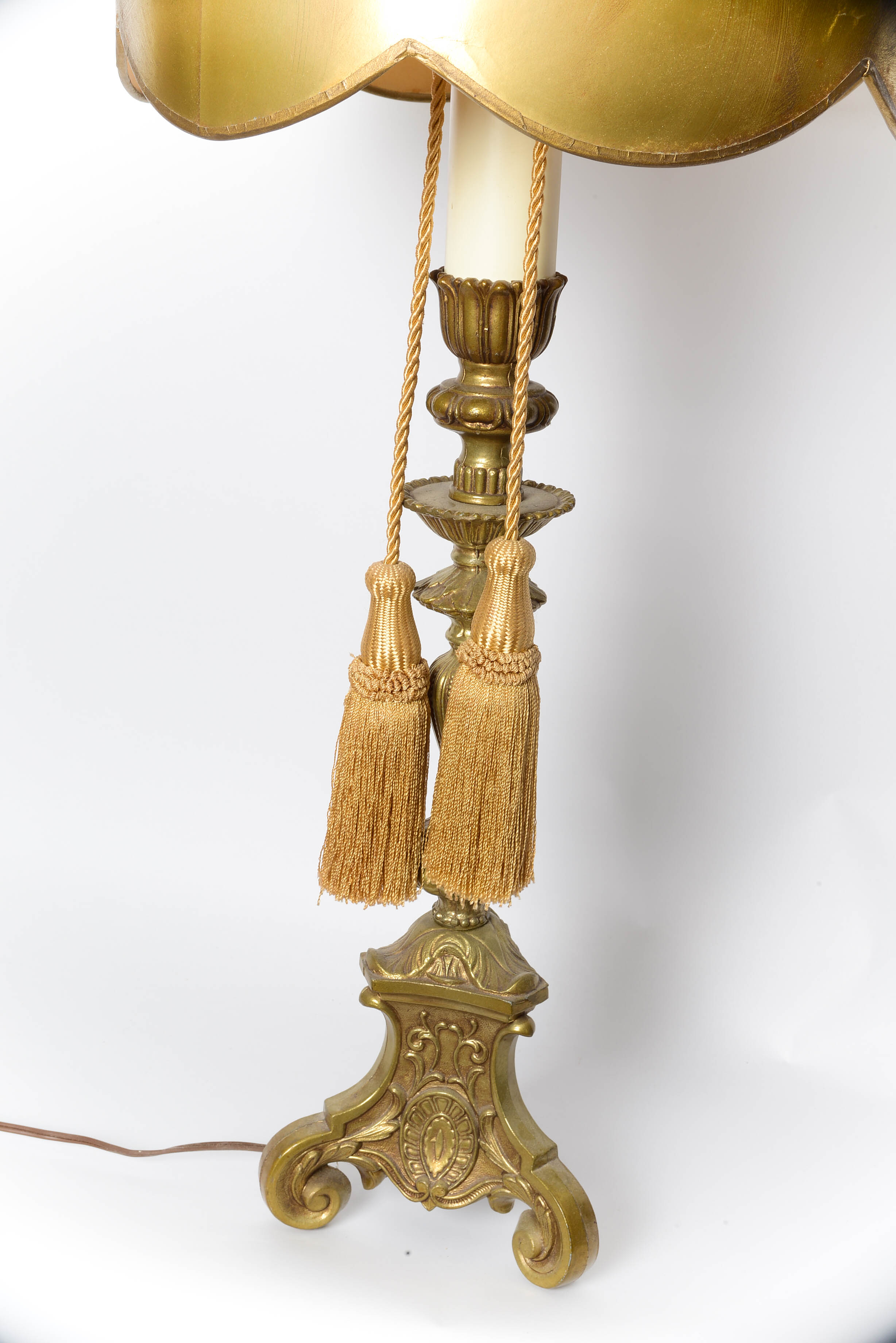 A Vintage Brass Toned Table Lamp with Tassels EBTH