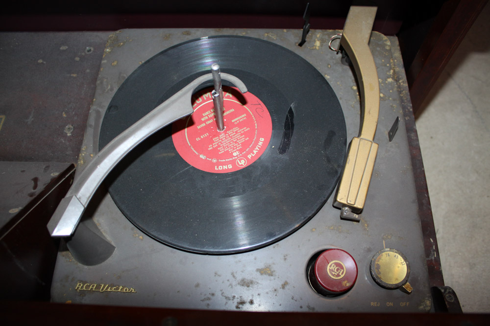 1950s RCA Victor CRT TV Console with Record Player