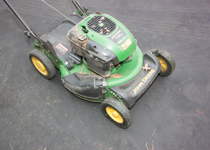 John Deer 675 Series Lawnmower