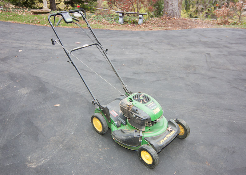 John Deer 675 Series Lawnmower