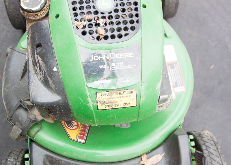 John Deer 675 Series Lawnmower