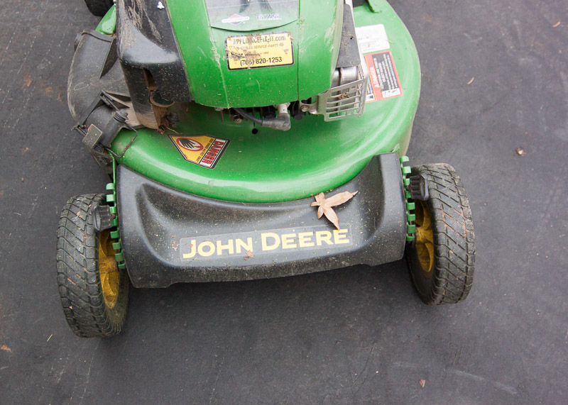 John Deer 675 Series Lawnmower