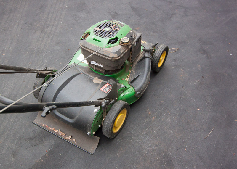 John Deer 675 Series Lawnmower
