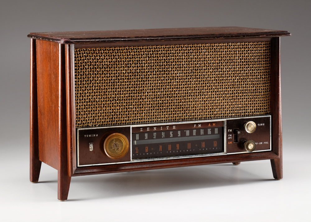 1963 Zenith K731 Table FM/AM Radio