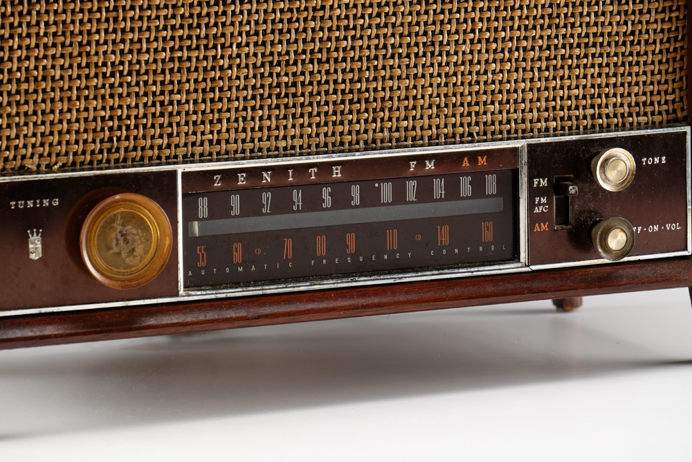 1963 Zenith K731 Table FM/AM Radio