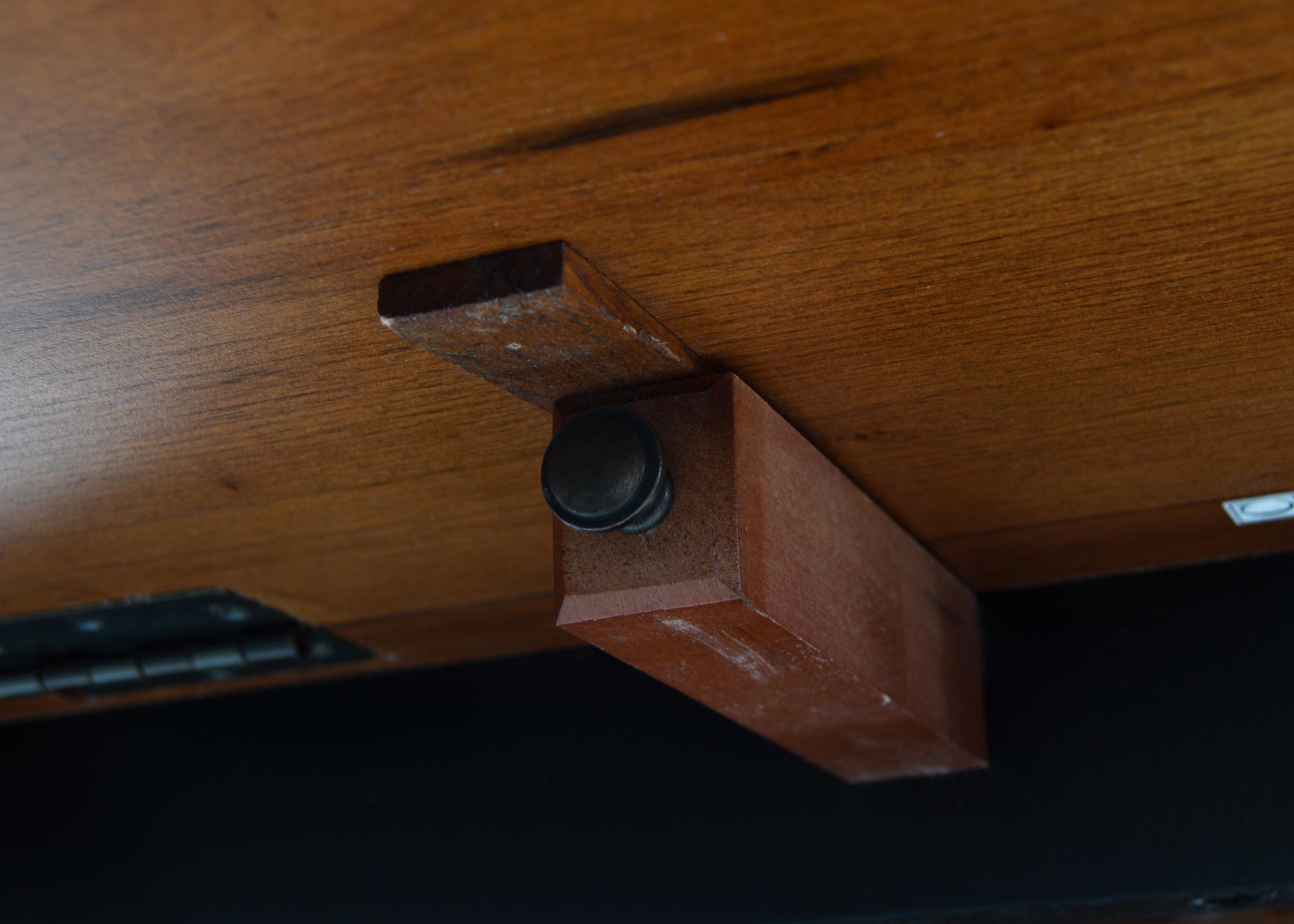 Round Shaker-Style Drop Leaf Table