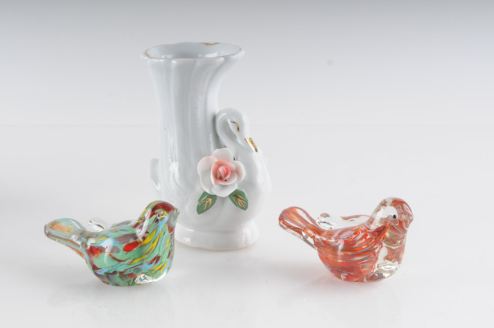 Assortment of Bird Décor