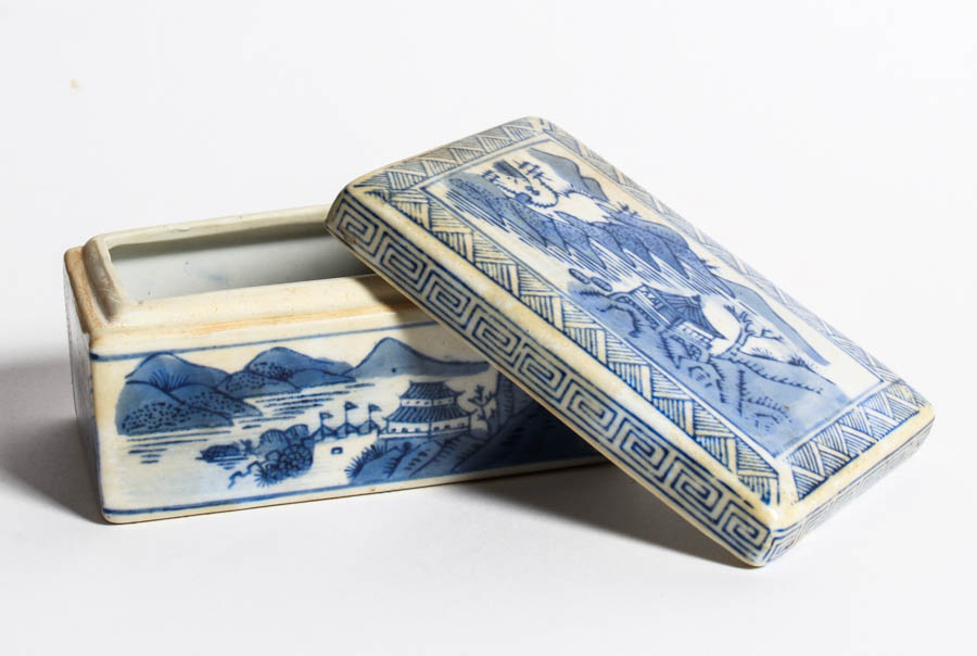 "Willow Ware" Blue and White Dishware