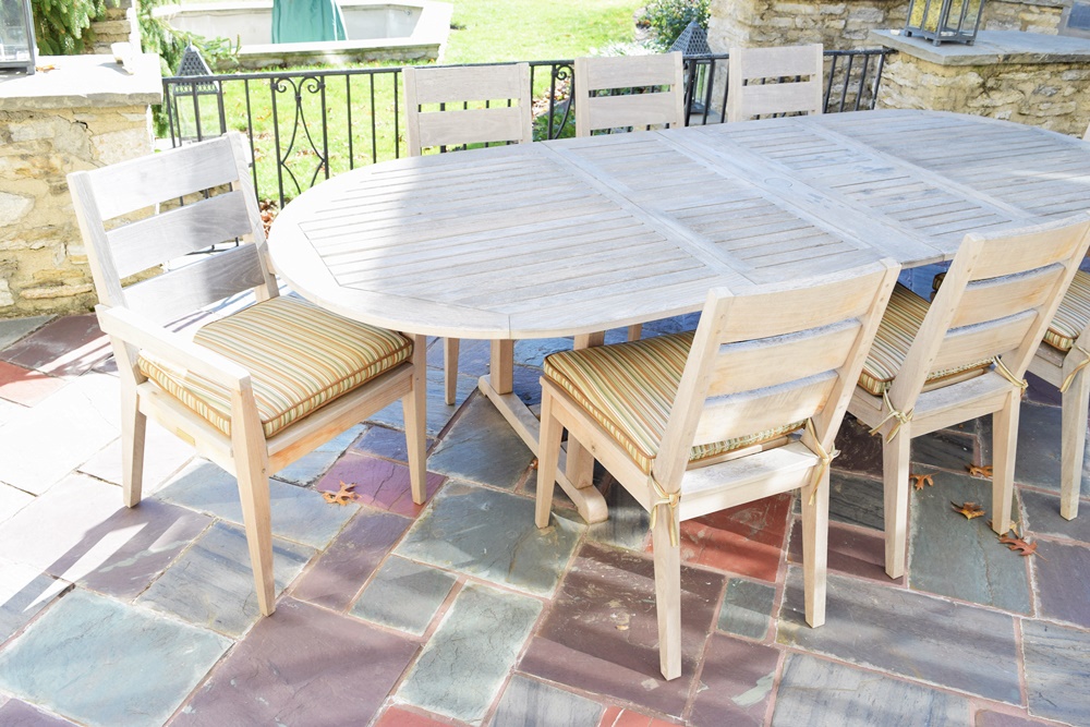 Kingsley Bate Teak Outdoor Dining table and Eight Chairs